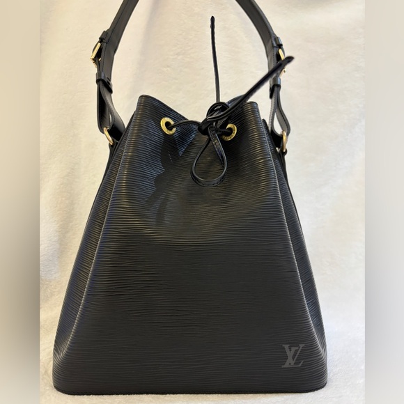 Authentic Louis Vuitton Epi Petit Noe in Black - Picture 2 of 15